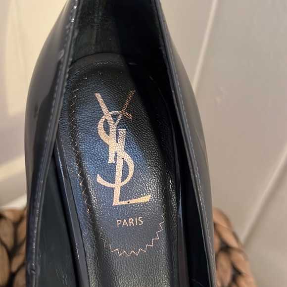 Yves Saint Laurent Patent Leather Pumps in Grey - Picture 4 of 12